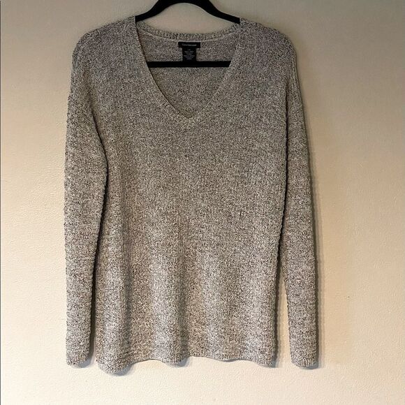 Calvin Klein Light Gray, Knit Sweater. Size Large. - Picture 1 of 3